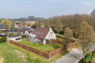 In a residential and child-friendly neighbourhood, we are pleased to present this spacious villa, situated in a green and peaceful setting...