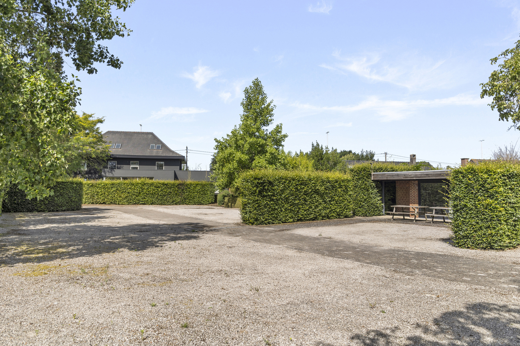 TOPgelegen commerciële eigendom met grote parking. - foto 1