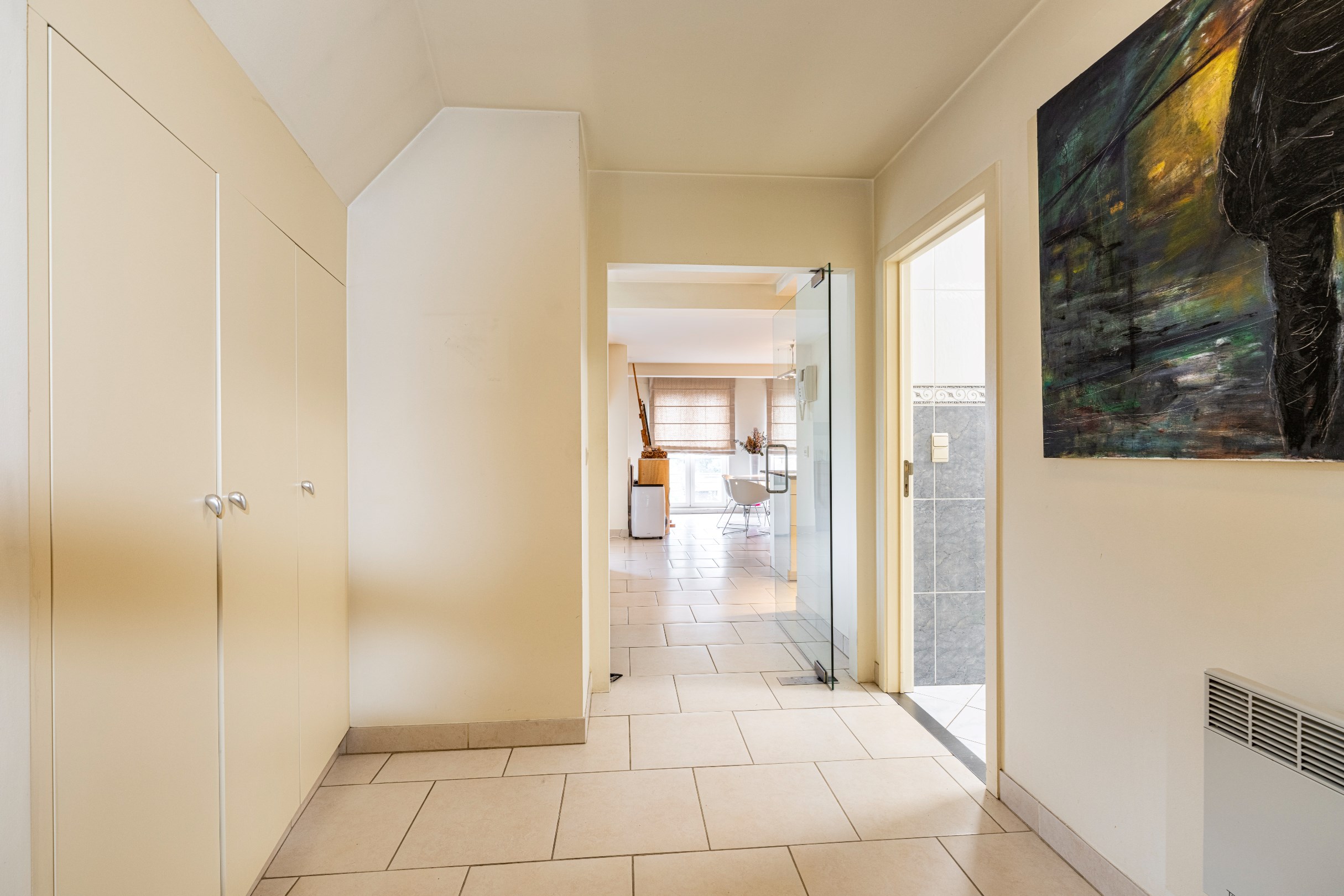 Ruim en instapklaar 1 slaapkamer appartement op 2e V van 103 m² met leuk terras - foto 2