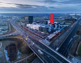 Kantoorgebouw te koop met een oppervlakte van ca. 3.090 m² op het Westwing park in Roeselare.Toplocatie nabij de autostrade E403...