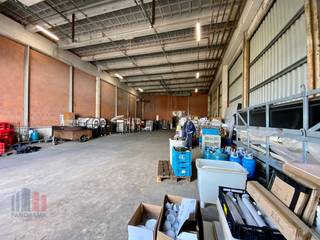 Vlot bereikbare magazijnruimte met een oppervlakte van +/- 316 m² te koop in het hart van de IZ Pathoekeweg. De loods, opgebouwd uit een...