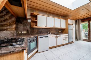 To renovate according to your desires – House 2 bedrooms with exteriorComposition:- Large bright living room of 37 m 2;- Open kitchen giving access...