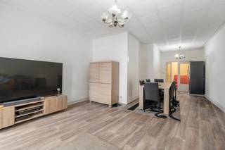 Te koop: ruim gesloten appartement in het centrum van Antwerpen, gelegen aan de Turnhoutsebaan, nabij scholen, ziekenhuis en invalswegen.Dit...