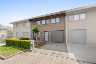 [[ DIT PAND NEEMT DEEL AAN DE ERA OPEN HUIZEN DAG OP 13/6 VAN 17:30 TOT 18:30 ]]Te koop: recente gesloten bebouwing in Gent, gelegen in de Ivonna...