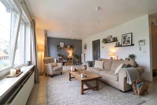 <p><span>Degelijk, instapklaar appartement te Helkijn, met parkeergelegenheid in de onmiddellijke omgeving. Omvat: inkom, leefruimte met ingerichte keuken, terras, berging, apart toilet, 2 slaapkamers en badkamer met ligbad. Mogelijkheid tot bijhuren van garage.</span></p>