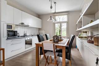 Duplex appartement met 2 slaapkamers in het centrum van KontichAlgemeen:- Renovatie uitgevoerd in 2003-2012- Bewoonbare oppervlakte: ca. 110 m²- Zeer...