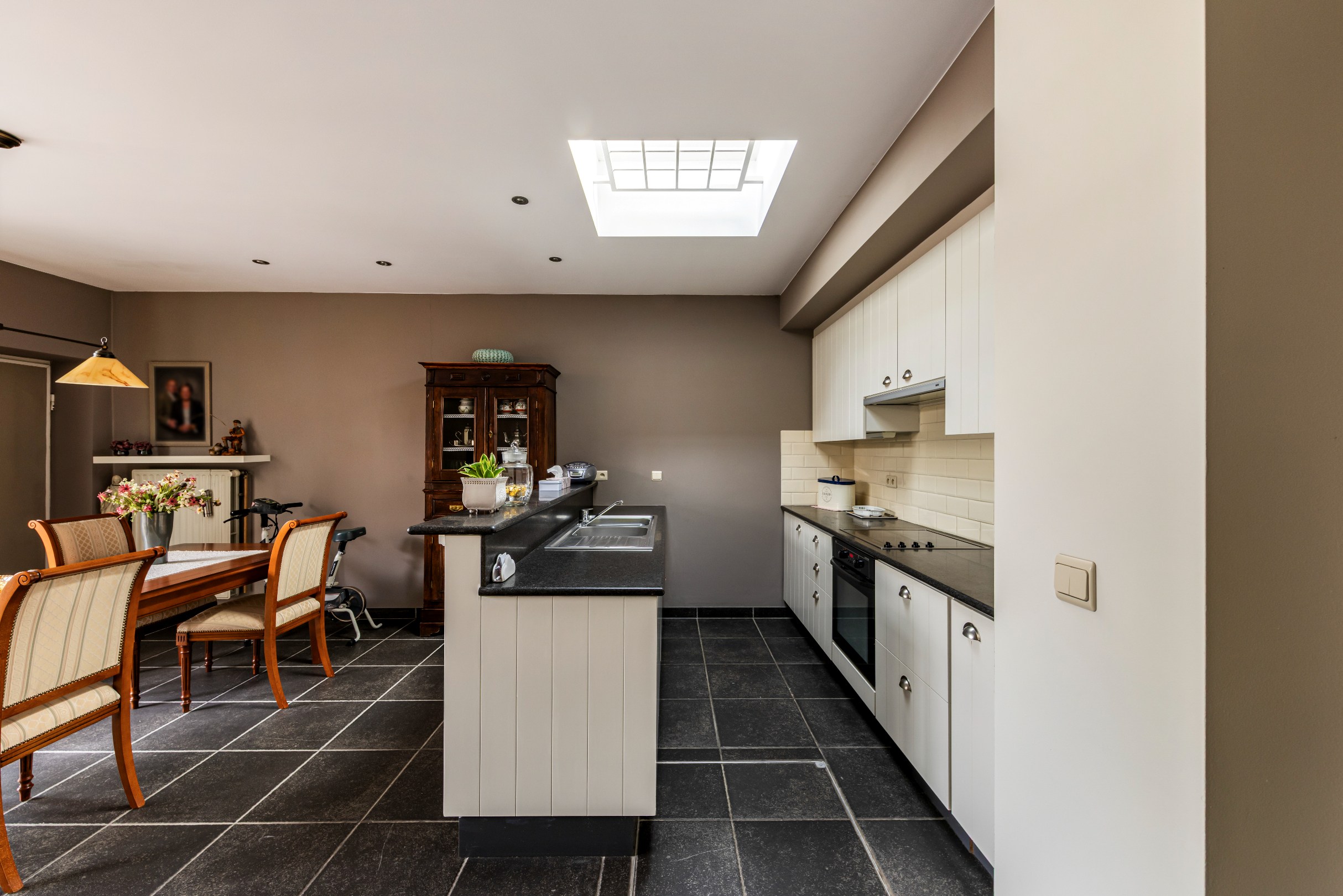 Beautiful commercial property with residence in Mol - photo 4