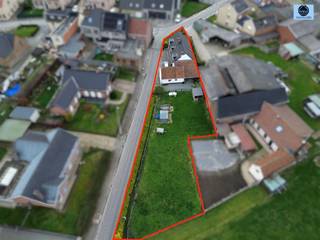 AUTHENTIEKE HOEVE MET 3 KAMERS EN TUINAdres: Keistraat 2 en 2BRichtprijs : 225.000 euro De woning is gelegen in het rustige en landelijke...