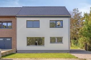 <p>Located in the peaceful residential area of Nerem, part of Tongeren-Borgloon, this fully renovated home offers an exceptional combination of space, energy efficiency and modern comfort. Positioned at the end of a quiet cul-de-sac with views over a watercourse, the property enjoys a unique setting surrounded by greenery and tranquillity.</p><p>Offering 237m² of living space excluding outbuildings, the house was completely renovated in 2026 to meet contemporary standards. With an EPC A rating, solar panels, a heat pump, ventilation system D, aluminium windows and comprehensive insulation of the roof, walls and floors, it provides outstanding energy performance and year-round comfort.</p><p>The ground floor has been designed with both functionality and lifestyle in mind. An entrance hall leads to a guest toilet, practical laundry room, bathroom and fully equipped kitchen. The spacious living room forms the heart of the home, featuring large windows that flood the interior with natural light while creating a seamless connection to the terrace and garden. Quality parquet flooring and tiles contribute to the warm and timeless character of the property.</p><p>Upstairs, the home offers three comfortable bedrooms and a second bathroom. The entire property will be delivered fully painted, allowing the new owners to move in without additional renovation work.</p><p>Outside, the sun-oriented garden of more than 10a provides a beautiful green environment with mature trees and open views beyond the property. At the rear of the garden, direct access to a local pathway offers excellent opportunities for walking, jogging and cycling in the surrounding countryside.</p><p>A further advantage is the presence of spacious outbuildings, suitable for storage, workshop space, hobbies or even a home-based professional activity.</p><p>The renovation works are currently in their final phase, making it possible to move in shortly after the deed is signed. In addition, eligible buyers can benefit from the favourable 2% registration duty for owner-occupied primary residences.</p><p>If you are looking for a move-in-ready home with 3 bedrooms, a large garden, excellent energy performance and a quiet location in Tongeren-Borgloon, we invite you to contact us for further information or to arrange a viewing.</p>