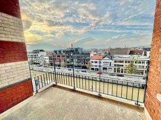 Dit gemeubeld en instapklaar appartement, opgeleverd in 2011, bevindt zich op de 6de verdieping in de perfect onderhouden residentie “Waterview”...