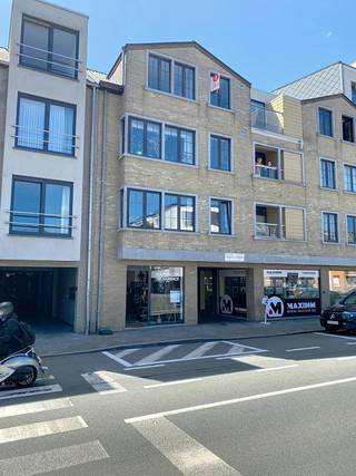 LOCATION: This apartment is located in the center of Eeklo. Close to shops, restaurants and schools. All access roads are also easily...