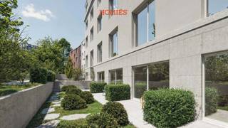 <u><strong>** Verkoop onder btw ** </strong></u><br /><br />Aan de achterzijde van het gebouw, op de begane grond, ligt deze stijlvolle studio die comfort en ruimte perfect combineert voor een unieke stedelijke woonervaring. De studio beschikt over een moderne, private keuken met onder andere een inductiekookplaat en vaatwasser, waardoor koken en tafelen makkelijk en aangenaam is. Het aangrenzende terras kijkt uit op de groene tuin en zorgt voor een lichte, rustige plek waar je kunt ontspannen. Zo ontstaat een fijne buitenruimte die als verlengstuk van de studio fungeert en extra leefcomfort biedt. Gelegen in een rustige omgeving, voelt de ruime studio als een zelfstandig appartement, terwijl je toch alle voordelen van de stad binnen handbereik hebt. Dankzij de slimme indeling, de kwalitatieve keukenvoorzieningen en de aangename buitenruimte geniet je hier van een ideale mix van privacy, comfort en woonkwaliteit. Daarnaast is de studio energiezuinig met energielabel A, wat bijdraagt aan lage energiekosten en een duurzaam woonklimaat. De geschatte maandelijkse huuropbrengst bedraagt €900. Heeft u vragen of wilt u de studio graag bezichtigen? Neem contact met ons op via info@homies.be of bel 016 22 82 22. HOMIÉS – an Eye for Immo