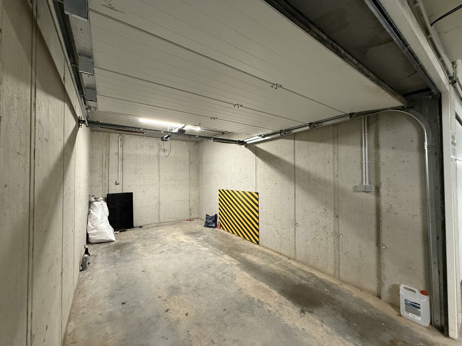Gesloten garagebox (nr. 68) in Residentie De Berenpoort - foto 2