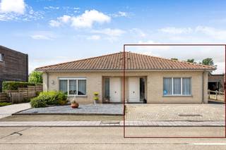 Instapklare woning met 2 slaapkamersDeze knusse woning met alle kamers op het gelijkvloers is gelegen in Dessel op een perceel van 500 m².De indeling...