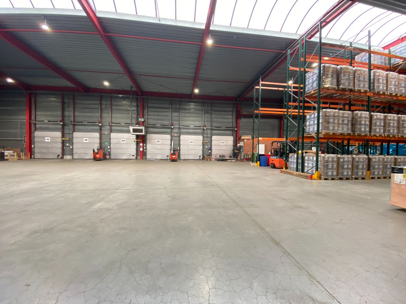 2.500 m² magazijn met laadkades in Roeselare - foto 4