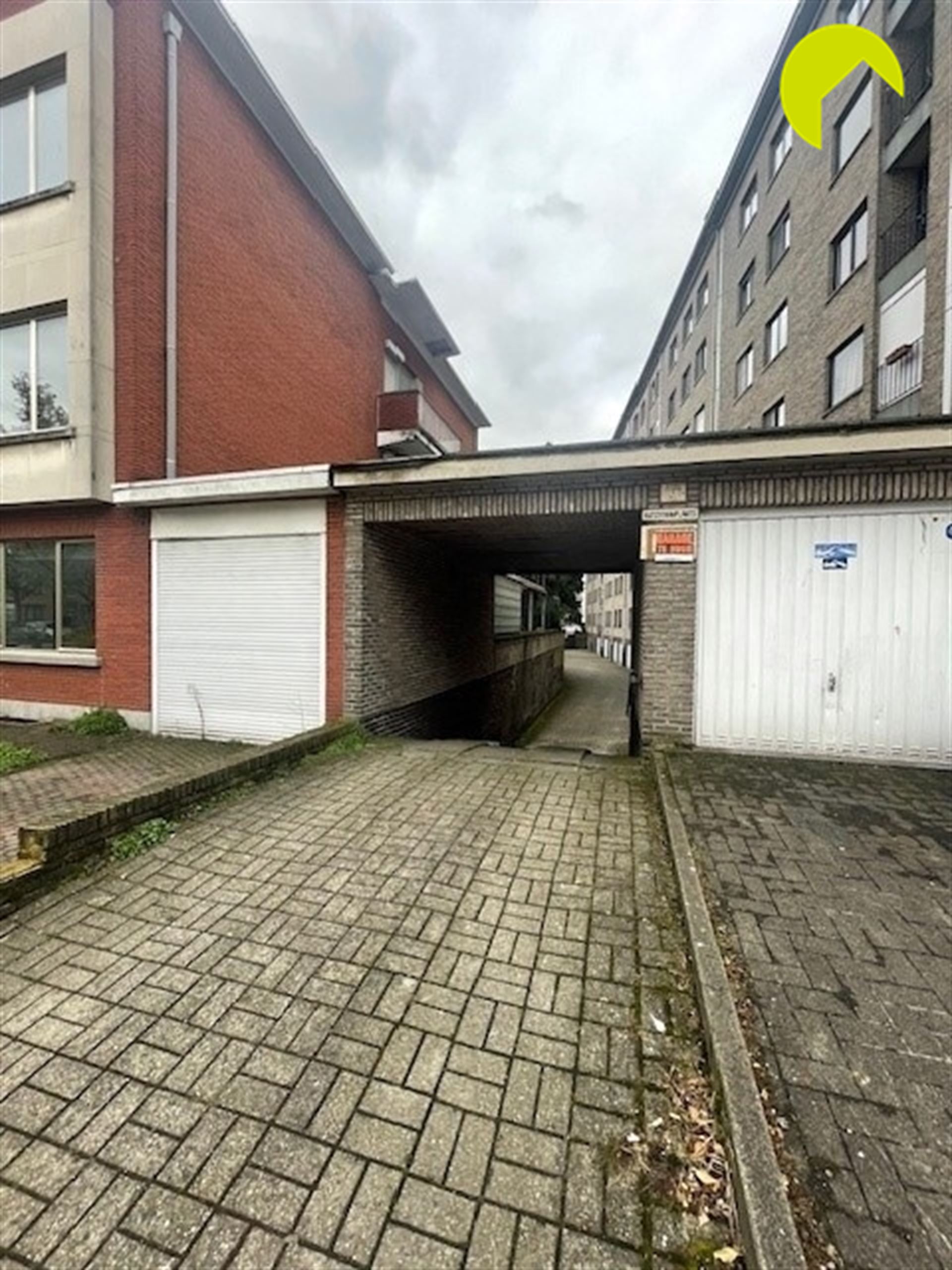 Inpandige autostaanplaatsen nabij Boelaerpark - foto 3