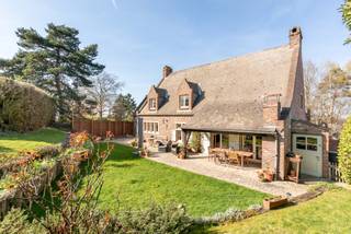 In Herent mogen we u deze prachtige, karaktervolle villa aanbieden. Ze is uitstekend gelegen in een doodlopend straatje op een knap hoekperceel van...