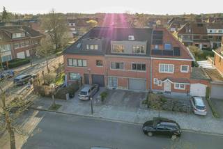 Deze instapklare en ruime woning, gelegen aan de Walter Pompelaan 40 in Mortsel, combineert comfort en functionaliteit op een uitstekende locatie...