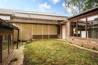 Immeuble de rapport (+/- 750m²) très bien situé dans le centre de Tirlemont. Le rez-de-chaussée commercial spacieux, anciennement utilisé...