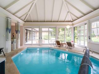 Near the Sept Fontaines Golf Course, nestled in lush greenery, this spacious villa, built in 1991 by architect Van Ryn, offers a surface area...