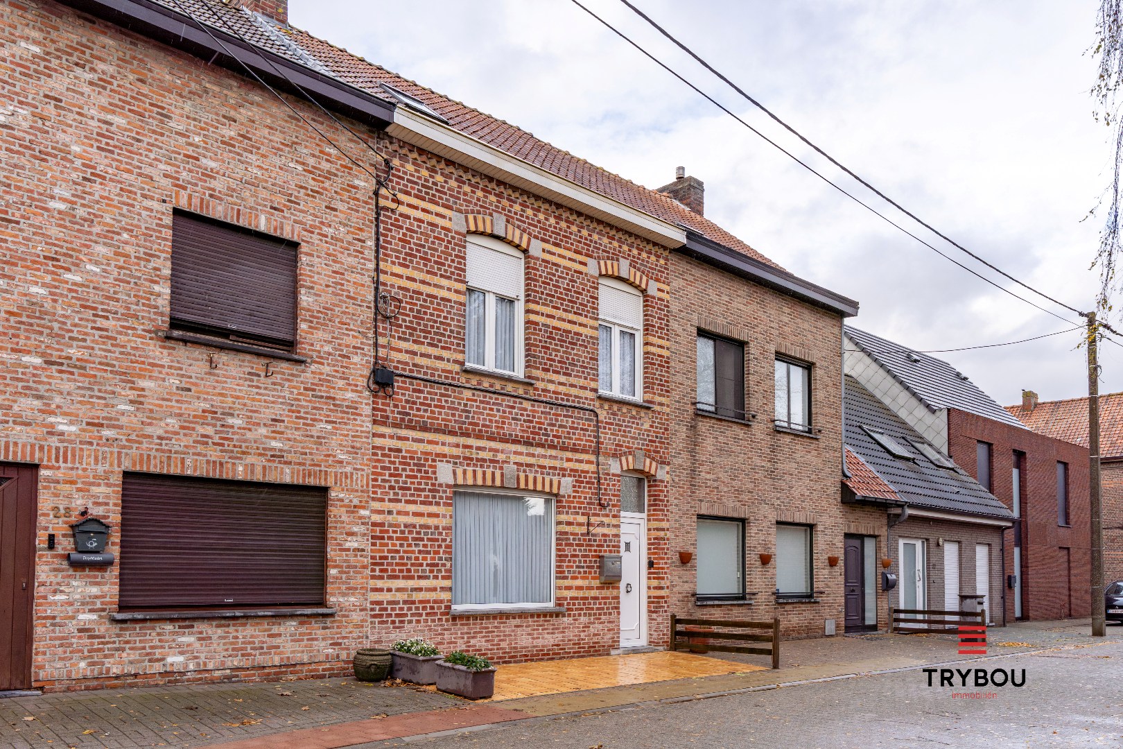 Gezinswoning met tuin, garage én uitweg in hartje Ieper - foto 1
