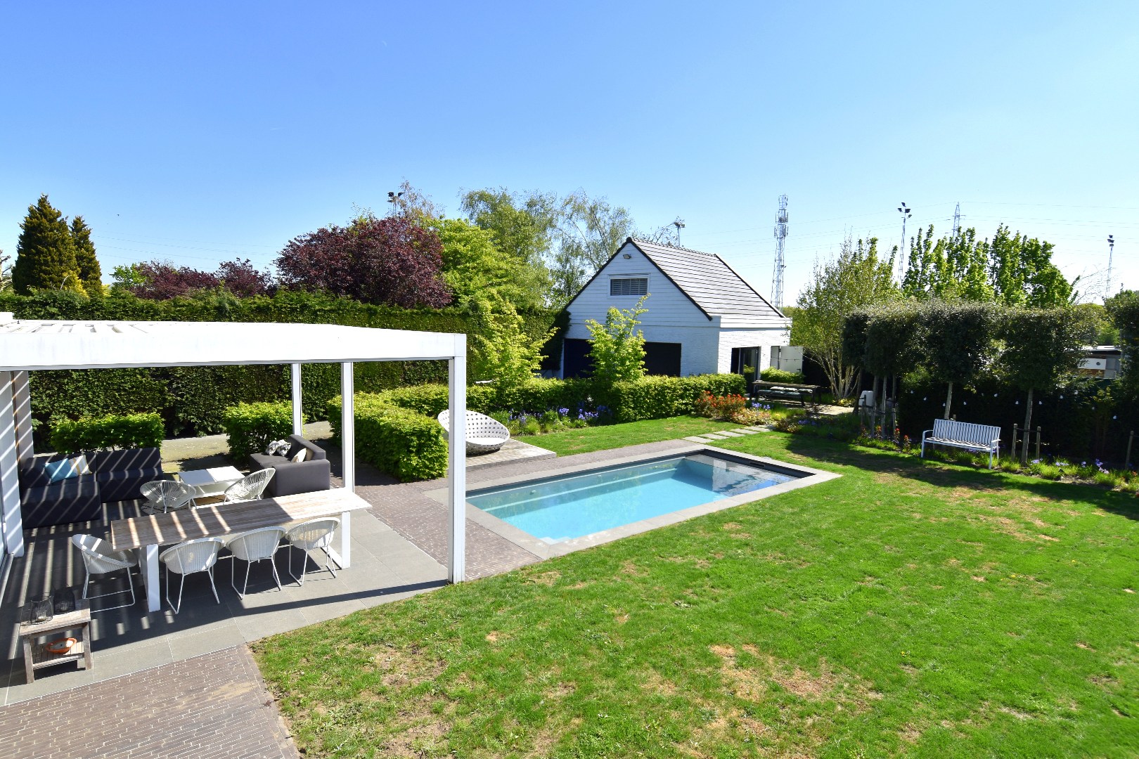 Villa met 4 slaapkamers, zwembad en mooie volumes te koop in Moorsele - foto 3