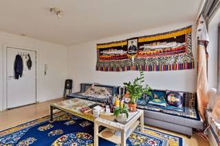 Dit 1-slaapkamerappartement bevinden zich in Heverlee, op een boogscheut van het centrum van Leuven.<br /> <br />Het is gelegen in een kleine residentie zonder lift en lage gemeenschappelijke kosten. <br /><br />Het appartementen bestaan uit een leefruimte met open keuken en leefruimte. Verder hebben we een ruime slaapkamer van 12m² en een badkamer met toilet, lavabo en douche. <br /><br />In het appartement is er aansluiting voor wasmachine / droogkast. <br /><br />De verwarming is met elektriciteit en de appartementen zijn allemaal volledig asbestvrij. <br /><br />In de kelder vinden we nog een kelderberging. <br /> <br />Aarzel niet om ons te contacteren voor verdere inlichtingen of voor een plaatsbezoek.