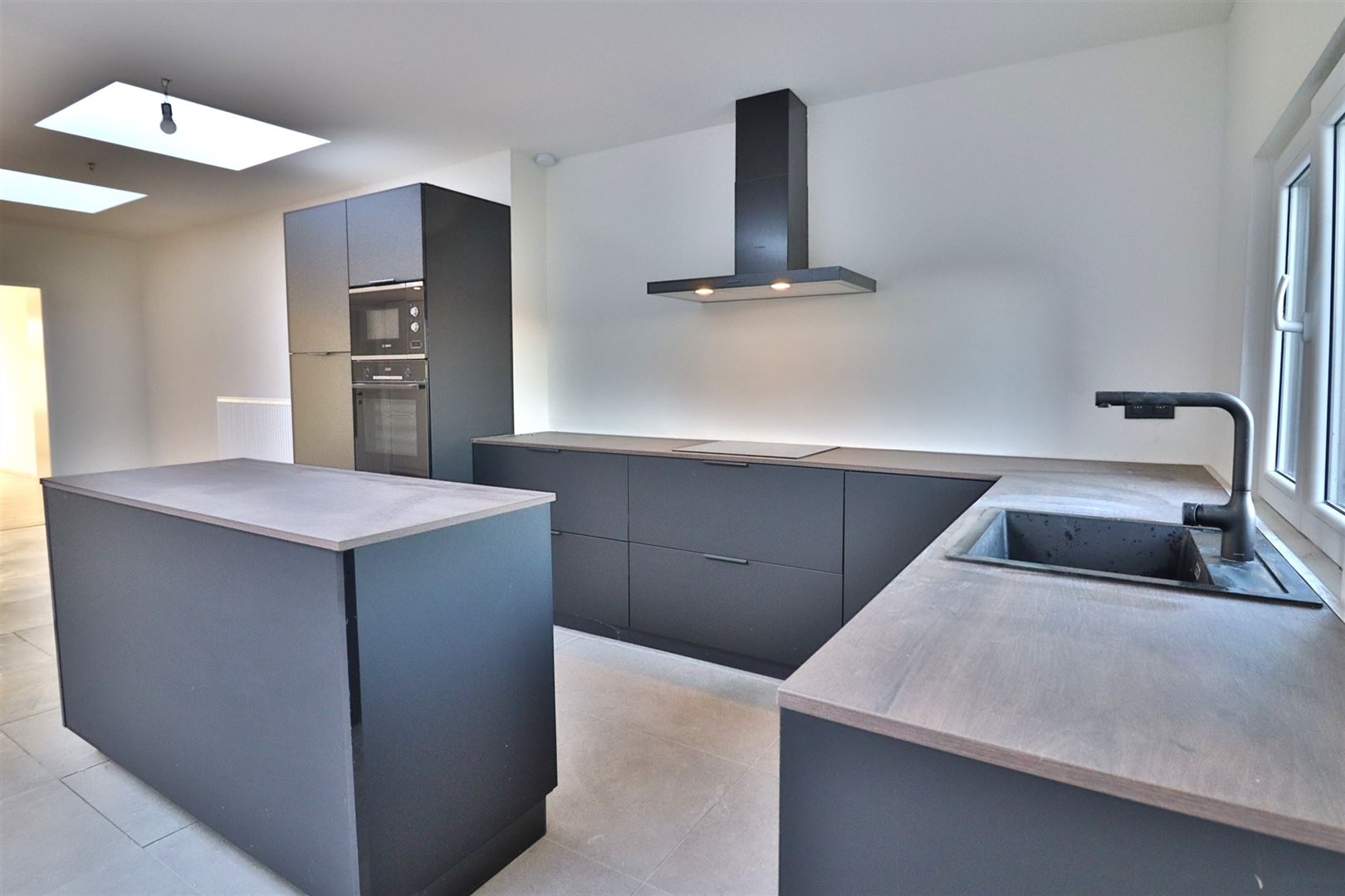 Volledig gerenoveerde woning met garage / uitweg - foto 5