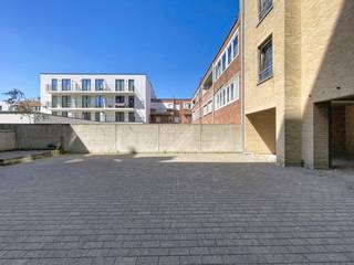Parking facilement accessible dans un complexe fermé à vendre dans le quartier balnéaire de Zeebrugge, sur le Baron De Maerelaan. Ce parking est...
