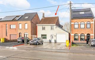Op een gunstige locatie in Rotselaar vinden we deze te renoveren woning, gelegen langs de Aarschotsesteenweg. Dankzij de centrale ligging is er...