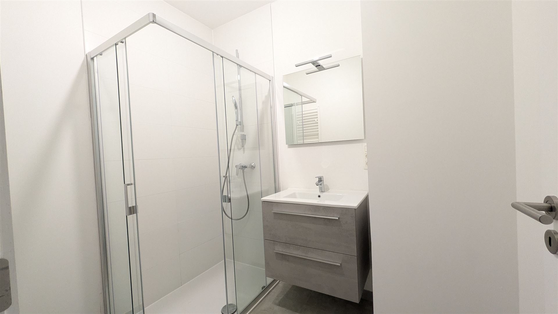 Appartement te huur in Charleroi met 1 slaapkamer - foto 3