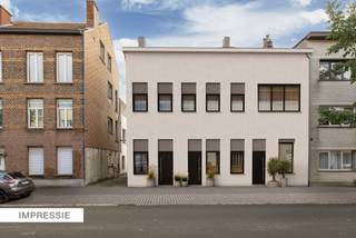 Dit authentieke eigendom heeft een unieke ligging vlakbij het centrum van Antwerpen, gelegen in een rustige straat. De mooie gevel herbergt een...