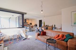 Dit prachtige appartement ligt op een ideale locatie, op wandelafstand van het centrum van Buggenhout en vlakbij diverse winkels.Het appartement...