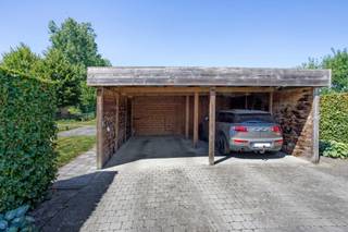 Bouwperceel voor open bebouwing - op het plan aangeduid als LOT 3Zeer rustig gelegen op het einde van een doodlopende straat en met een prachtig...