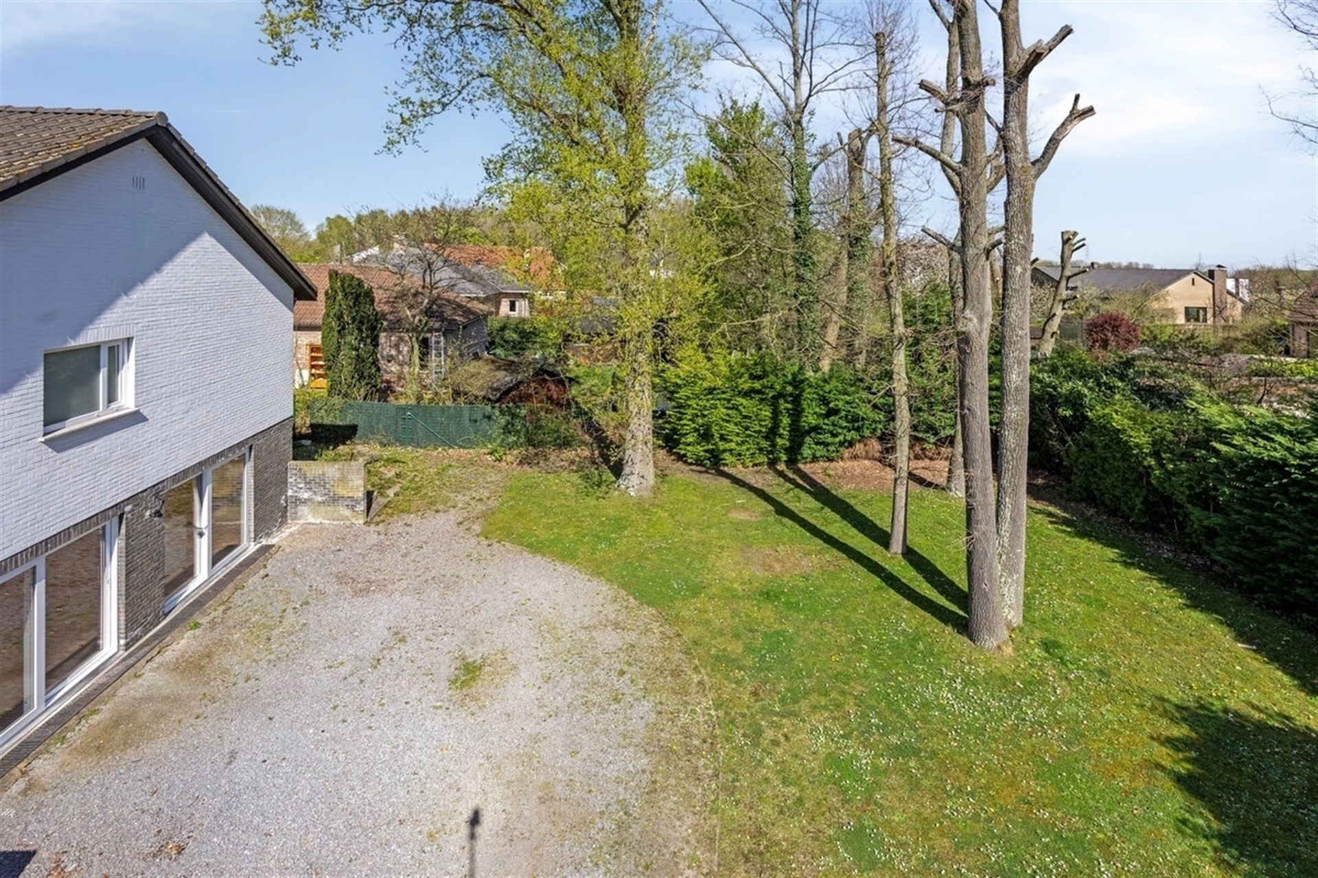 Spacious renovated villa in residential area - photo 3