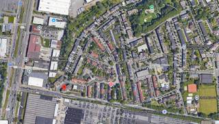 Hedendaags appartement 101m² op de 2e verdieping met lift, met terras en ruime inpandige garage (inbegrepen) met goede EPC 113 Kwh/m². Zeer veel lichtinval. Plaats om fietsen te zetten in garage.<br />Goede mobiliteitscore. Scholen, bus, winkels dichtbij. Rustig goed onderhouden gebouw met hoofdzakelijk eigenaars.<br />Indeling zie plan<br />BESCHIKBAAR VANAF 1 JANUARI<br />Afzonderlijke meters voor gas, water en elektriciteit.