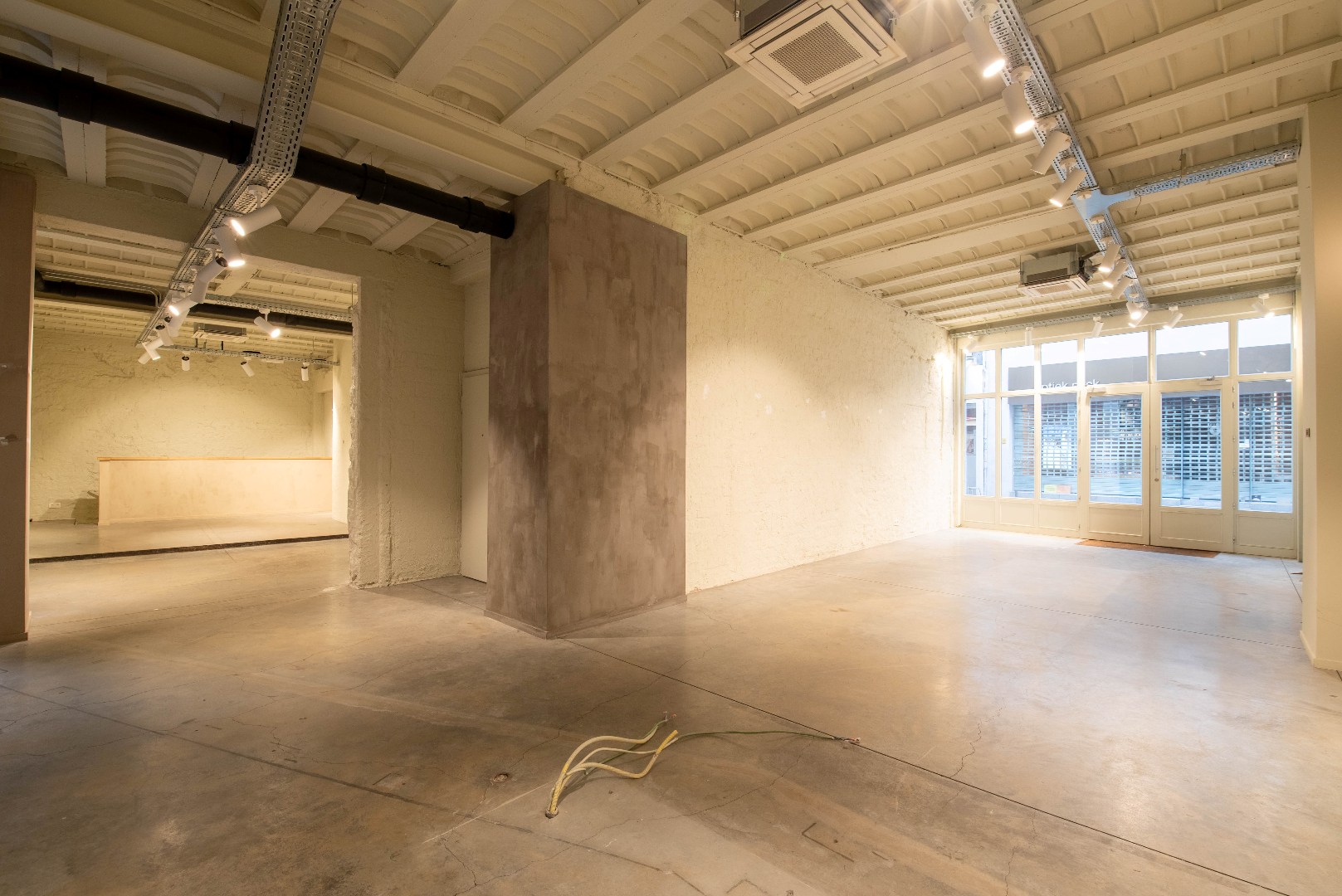 Mooie winkel met brede etalage - foto 3