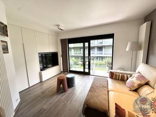 Modern en recent (BJ 2019) ingericht 1 slaapkamer appartement aan de stadsrand van Nieuwpoort. Gelegen aan de Veurnevaart met vele leuke...