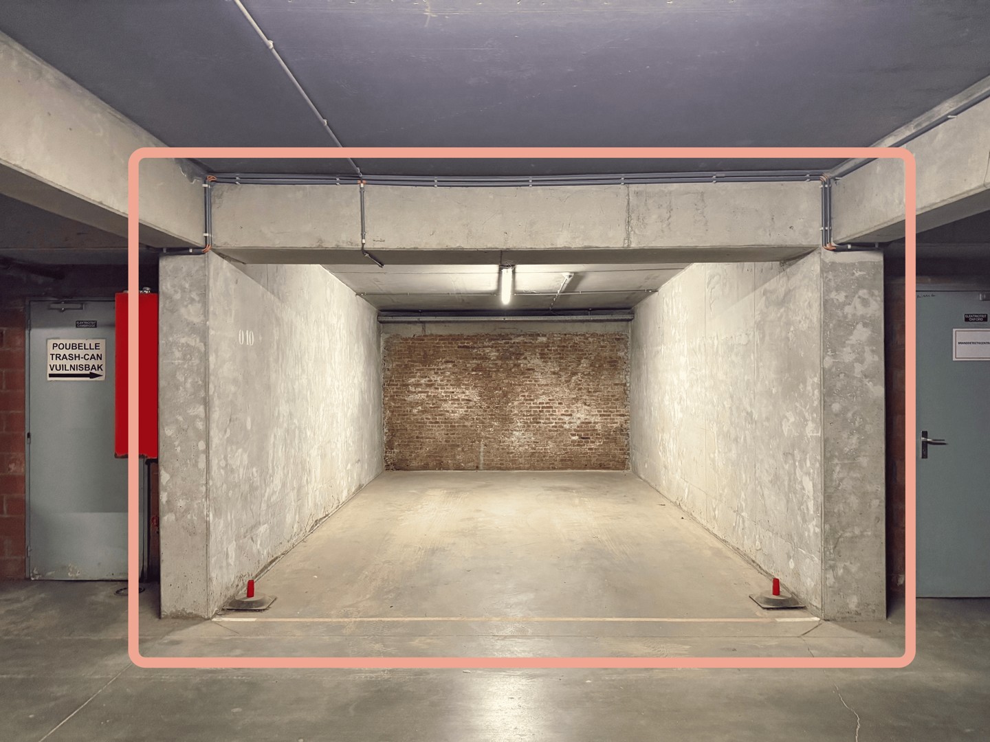 Extra ruime parkeerplaats op wandelafstand van stadscentrum - foto 1