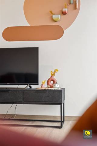 <p><span>Beautiful and modern apartment in Geel! This stylishly furnished 89m² apartment offers the perfect balance between comfort and timeless design.</span></p><p><span> </span></p><p><span>The open living and working area is a true highlight. With its spacious layout and plenty of natural light, this space creates an inviting atmosphere for everyday living and relaxation. The modern kitchen with gray countertops, white cabinets and premium appliances seamlessly connects to the dining area and living room. Add to that the beautiful view of the patio and you understand why this space is so appealing.</span></p><p><span> </span></p><p><span>The two bedrooms are both generous in size. The master bedroom is finished with a subtle green accent wall and plenty of natural light via window, while the second bedroom lends itself perfectly to an office or guest room. Both rooms have access to an excellent built-in closet with plenty of storage space.</span></p><p><span> </span></p><p><span>The bathroom is modernly laid out with gray tiles, a practical shower stall and a stylish built-in sink. All the details exude beauty and functionality.</span></p><p><span> </span></p><p><span>The apartment also offers its own private patio with green garden and paved terrace, perfect for outdoor relaxation. The enclosed garage offers secure storage and convenience.</span></p><p><span> </span></p><p><span>With wood floors, modern lighting and a very thoughtful layout, this entire apartment feels like a home away from home where you will love to be. Come and discover your new home in Geel.</span></p>