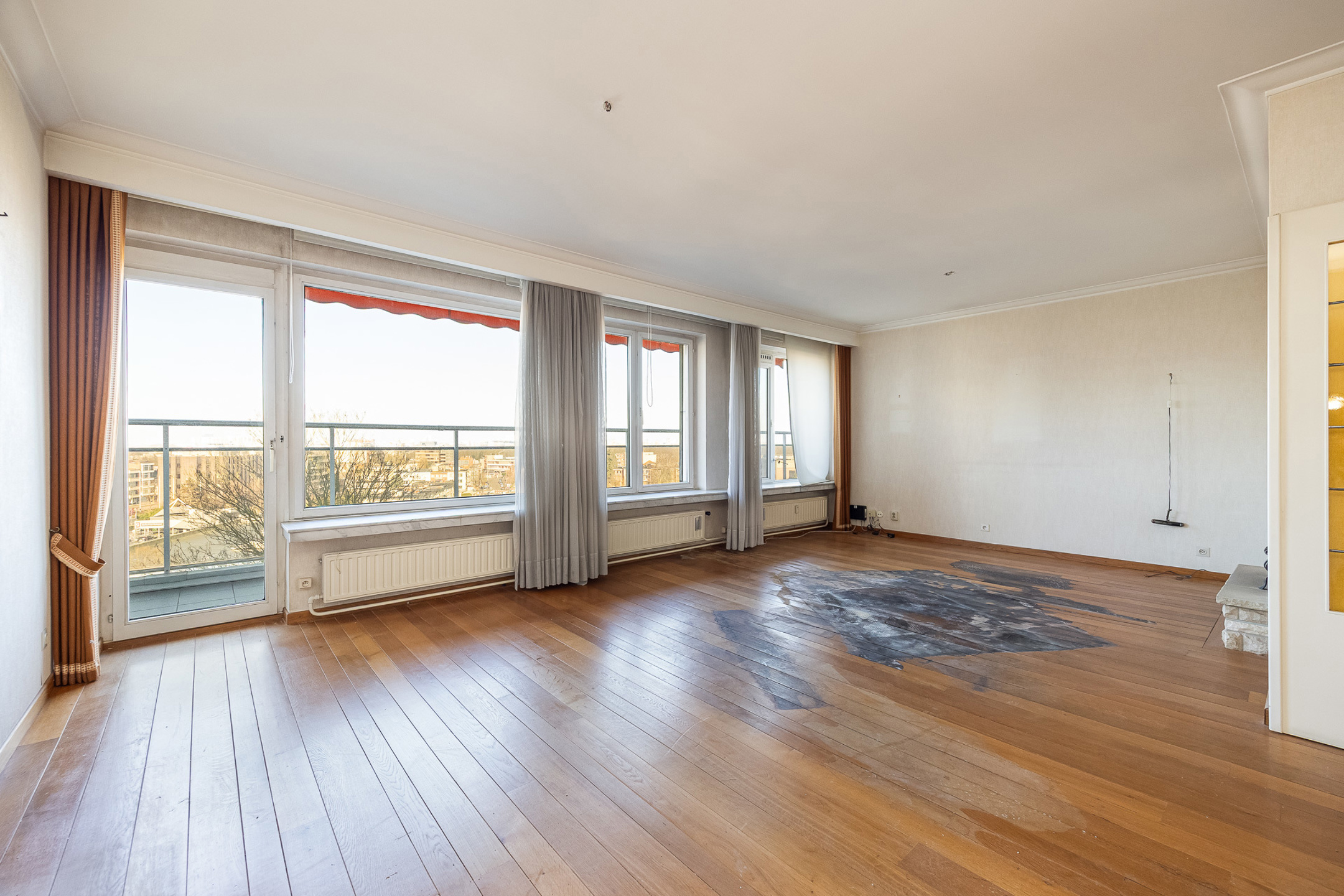 Te renoveren appartement met terras en uniek uitzicht - foto 5