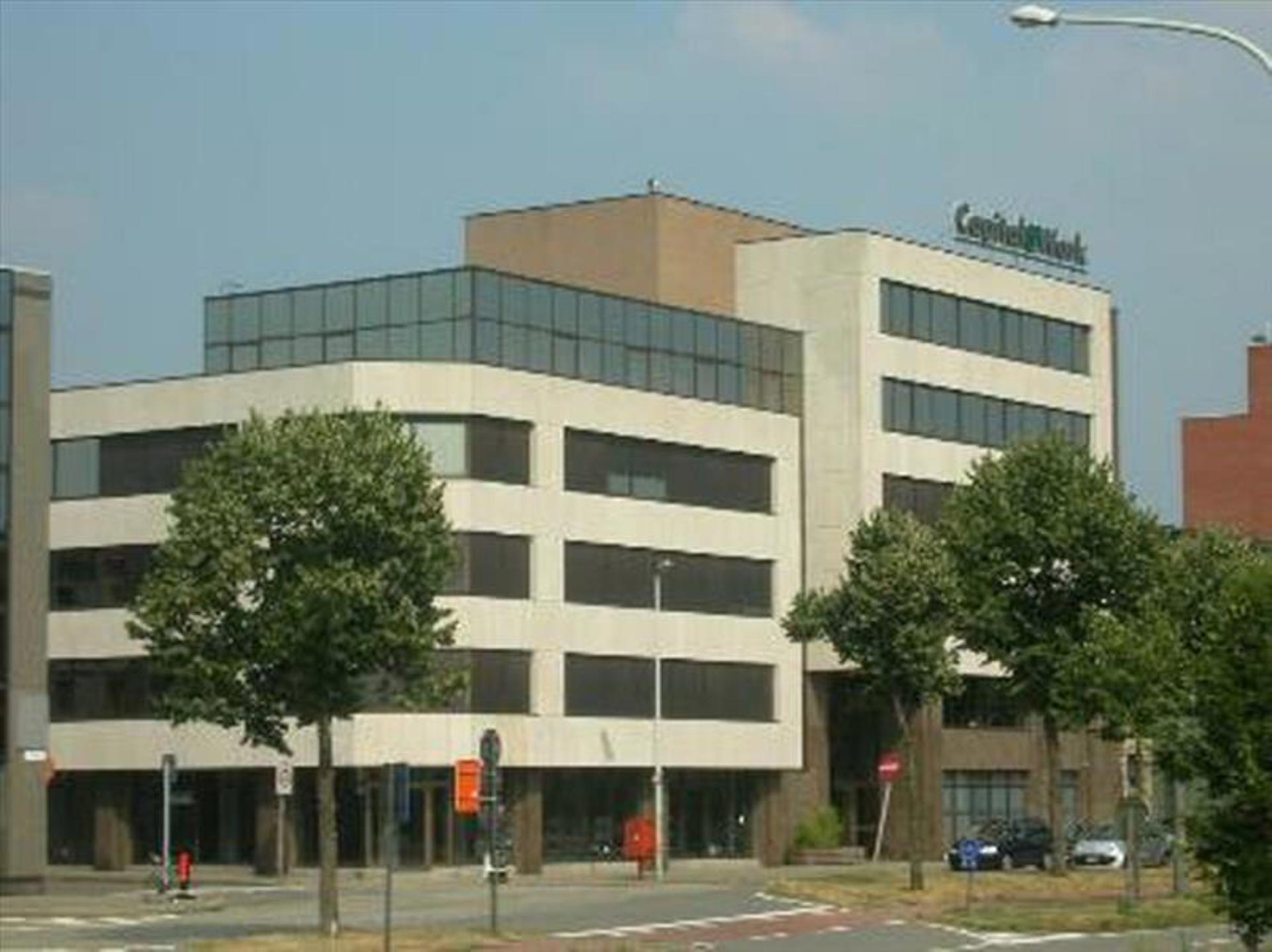 Nice office space for rent, near to the E19 and the E34. Easily accessible with public transport.