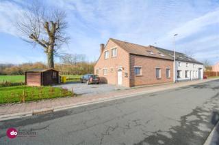 Charmante woning met 2 slaapkamers & prachtig uitzicht in Kampenhout Deze halfopen bebouwing combineert comfortabel wonen met een praktische en...