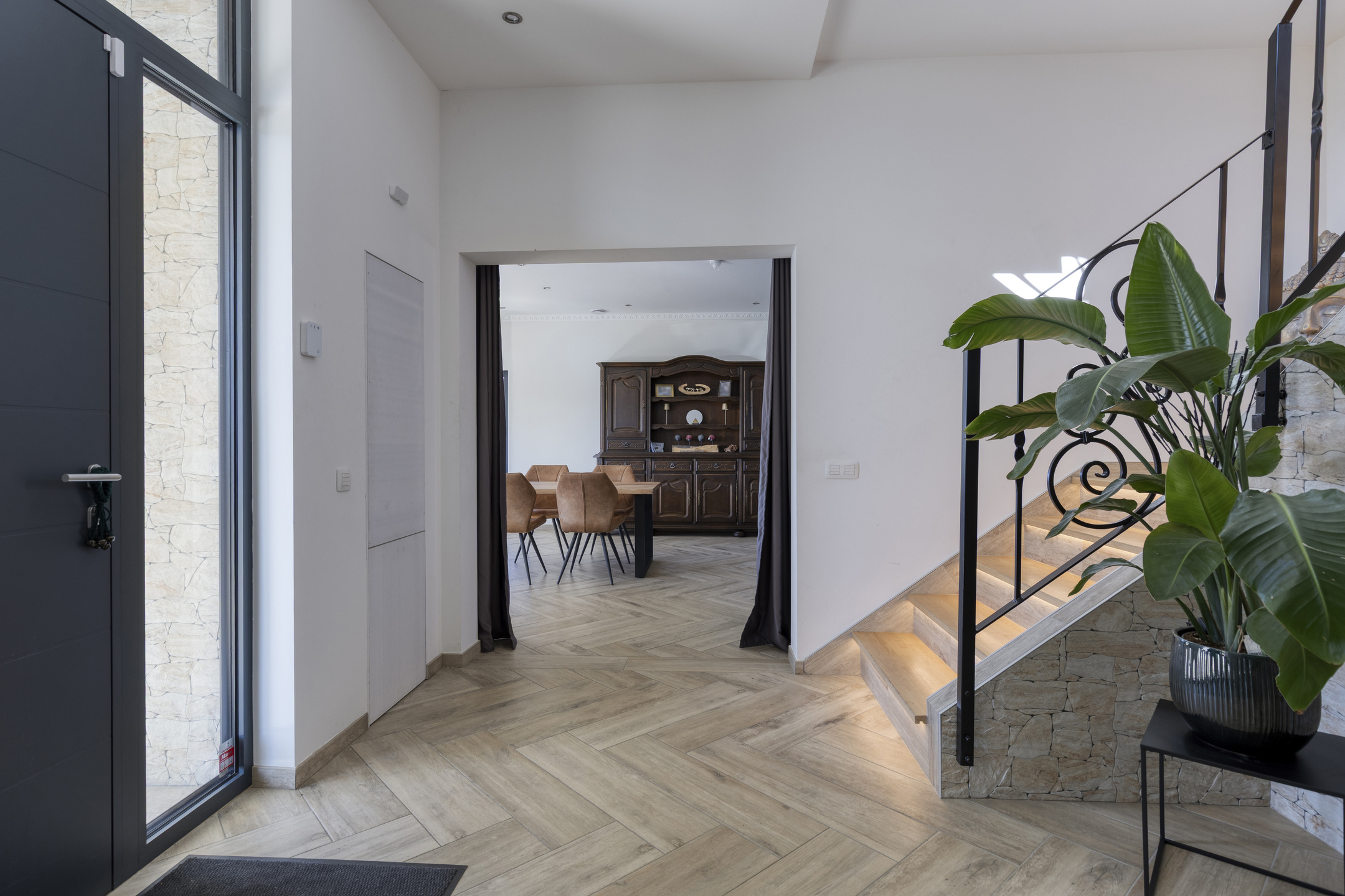 Instapklare villawoning met 6 slaapkamers en zwembad - foto 4