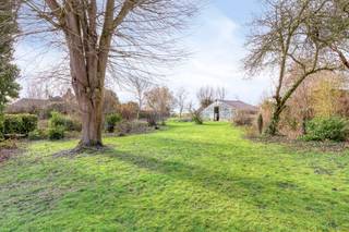 Immo Pické biedt u deze uiterst gunstig gelegen villa aan in Sint-Pieters-Leeuw, gelegen in een residentiële wijk in de nabijheid van...