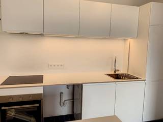 Place Loix, prachtig, zonnig en volledig gerenoveerd appartement van 59 m².Het appartement is als volgt ingedeeld:Een hal met apart toilet.Een lichtrijke woonkamer met een warme parketvloer.Een superuitgeruste open keuken (keramische kookplaat, elektrische oven, afzuigkap, vaatwasser, koelkast en vriezer, ruimte voor wasmachine).Een ruime slaapkamer die uitkomt op een moderne badkamer met douche in Italiaanse stijl.Een privatieve kelder.Dit appartement combineert modern comfort met een uitstekende ligging. Onmiddellijk beschikbaar! EPC: E-.
