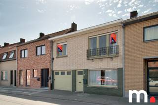Bent u op zoek naar een ruime woning met potentieel op een centrale locatie? Deze op te frissen gezinswoning in Heule biedt alles wat u nodig...