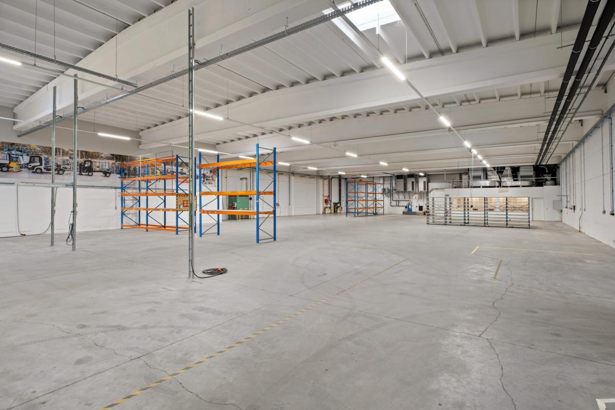 Entrepôt avec bureaux à louer à Deerlijk - photo 4