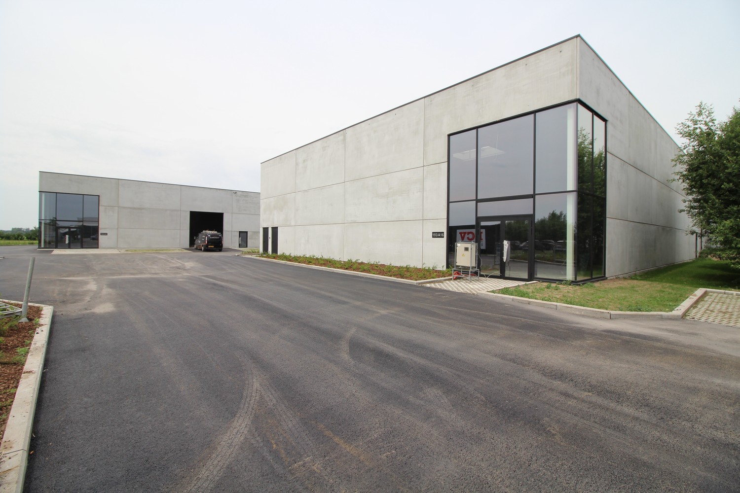 te koop Maldegem – uitstekend gelegen bedrijfsunit van 187m² voor opslagruimte of atelier. - foto 5
