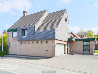 DUURZAME EN RUIME GEZINSWONING (BEWOONBAAR - 212 M²) biedt alle comfort voor wie op zoek is naar LICHT, gebruikscomfort EN EEN GUNSTIGE LIGGING...